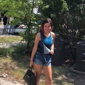 Meet your Posher, Laura